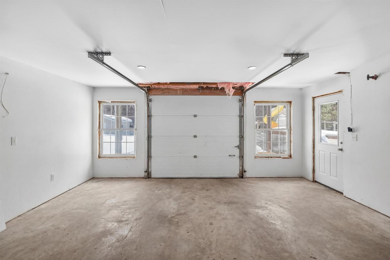22 Dorothy Avenue, Stratford, PE - Indoor Photo Showing Garage