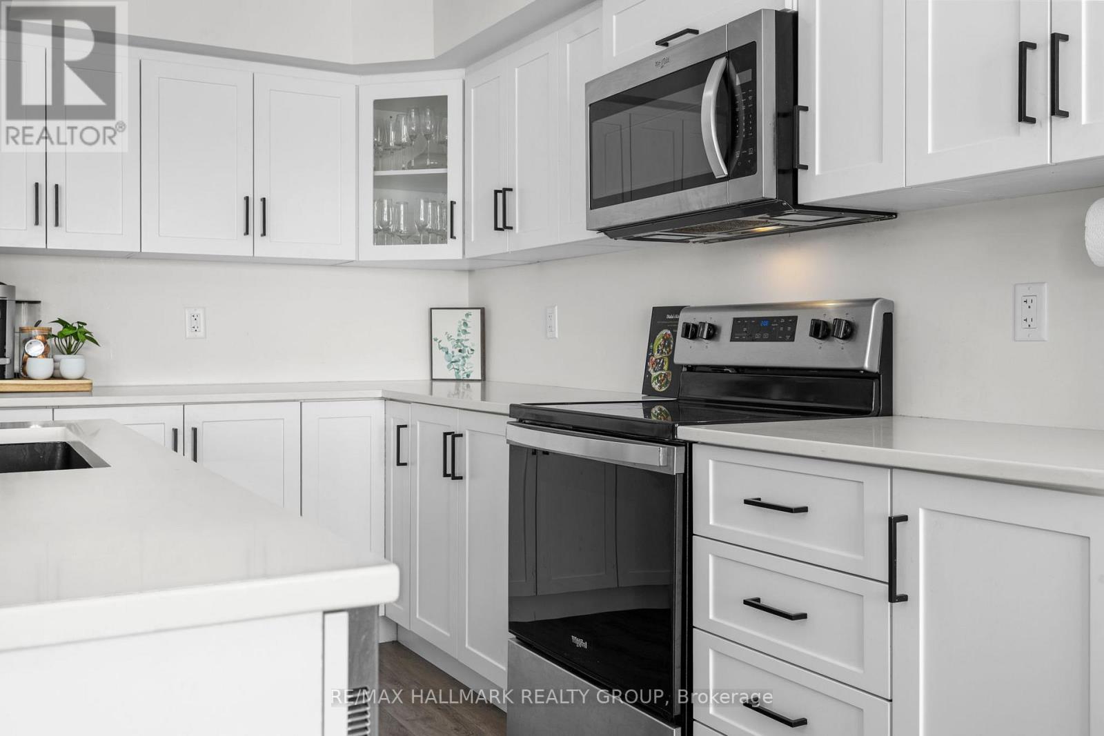 71 Mcphail Road, Carleton Place, ON - Indoor Photo Showing Kitchen With Upgraded Kitchen