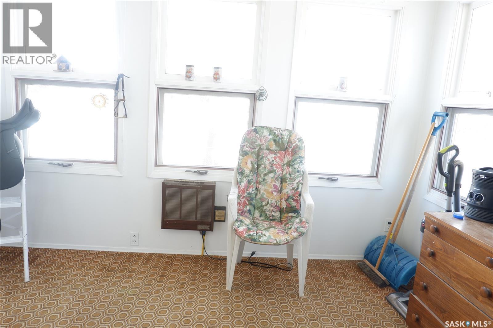 529 6Th Avenue E, Assiniboia, SK - Indoor Photo Showing Other Room