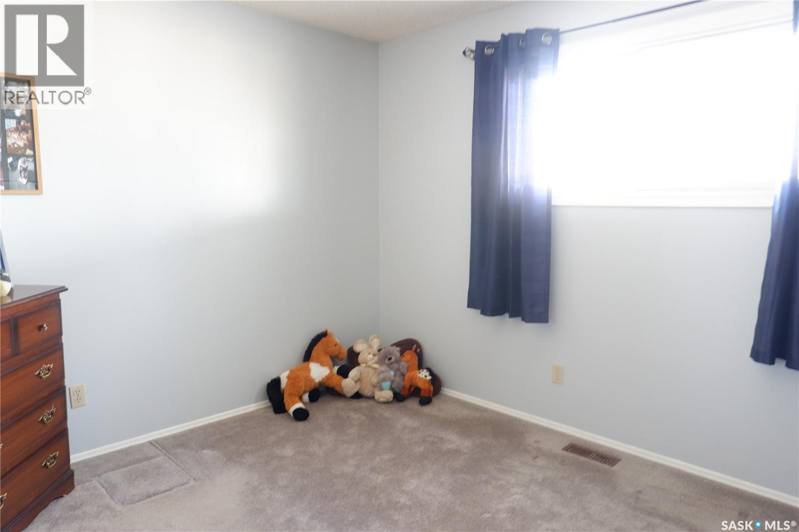 529 6Th Avenue E, Assiniboia, SK - Indoor