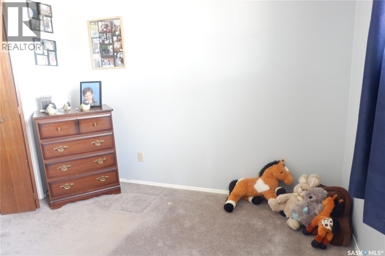 529 6Th Avenue E, Assiniboia, SK - Indoor