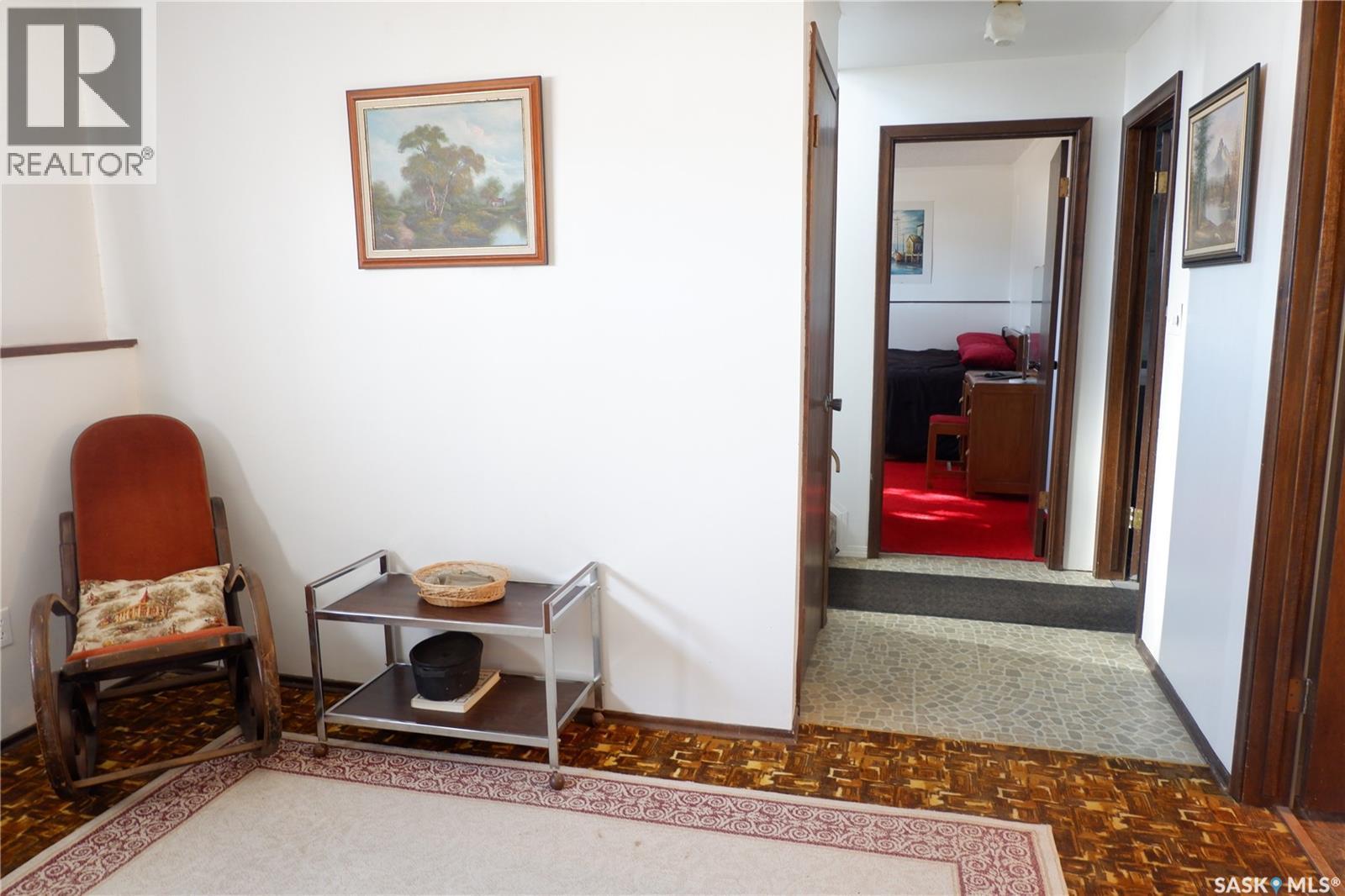 529 6Th Avenue E, Assiniboia, SK - Indoor Photo Showing Other Room