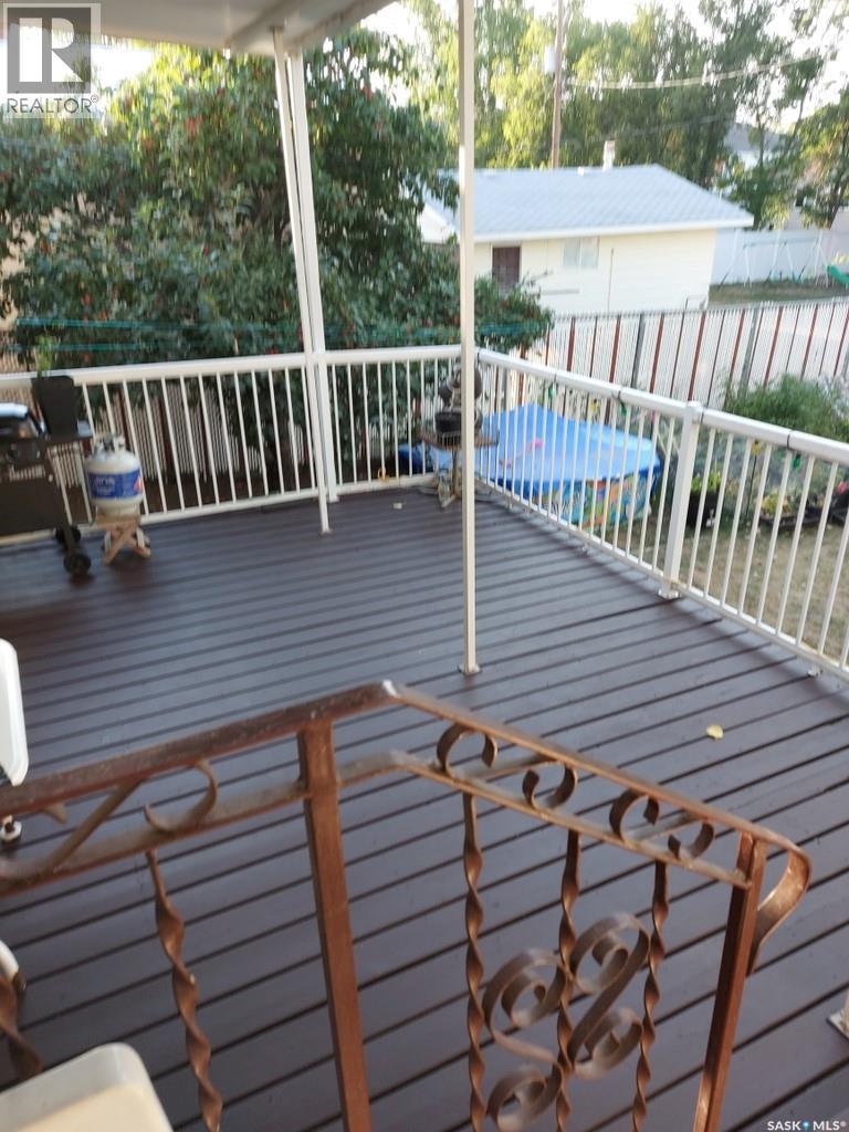 529 6Th Avenue E, Assiniboia, SK - Outdoor With Deck Patio Veranda With Exterior
