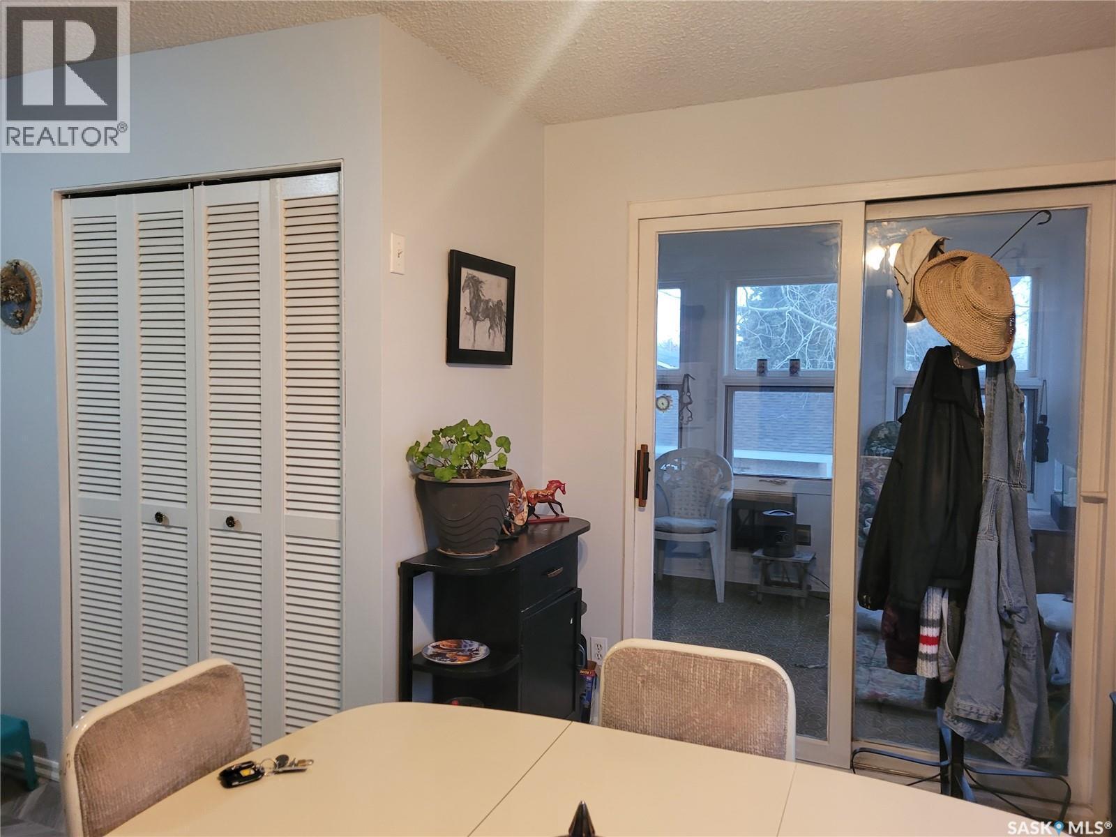 529 6Th Avenue E, Assiniboia, SK - Indoor