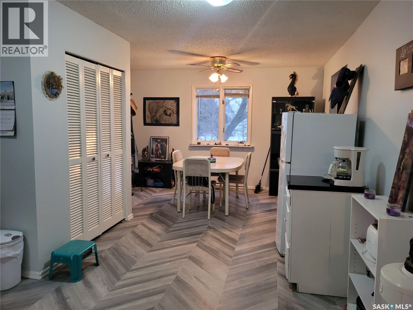 529 6Th Avenue E, Assiniboia, SK - Indoor Photo Showing Dining Room