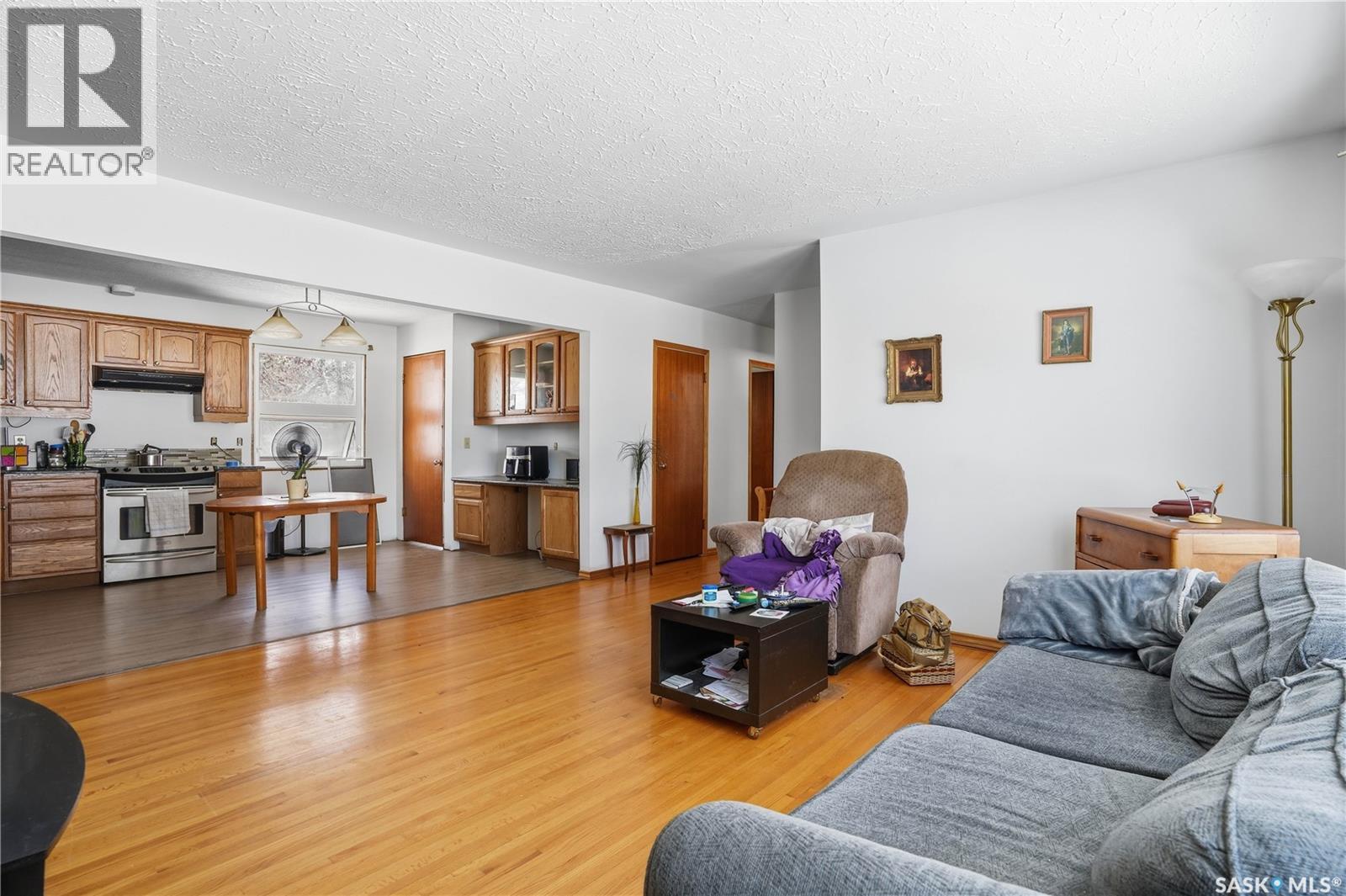 3117 Inver Crescent E, Regina, SK - Indoor Photo Showing Living Room
