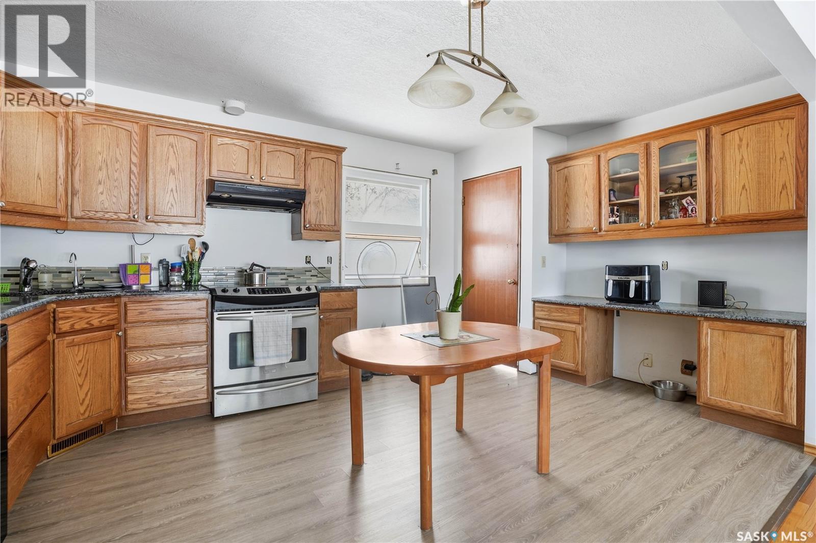 3117 Inver Crescent E, Regina, SK - Indoor Photo Showing Kitchen With Double Sink