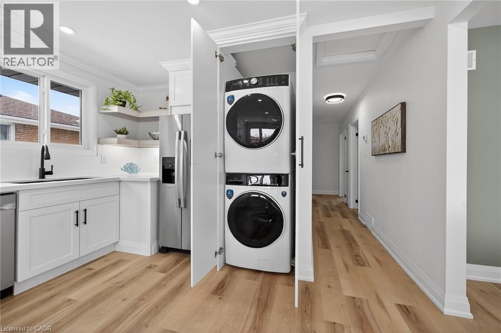 74 Victor Boulevard, Hamilton, ON - Indoor Photo Showing Laundry Room