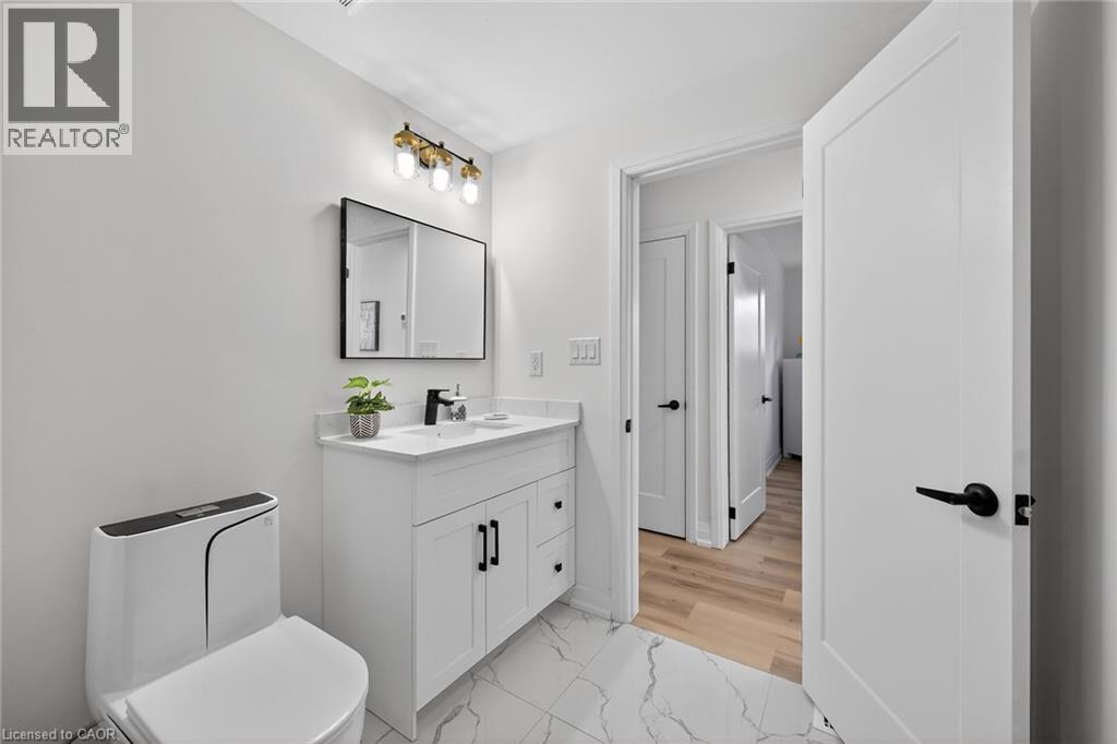 74 Victor Boulevard, Hamilton, ON - Indoor Photo Showing Bathroom