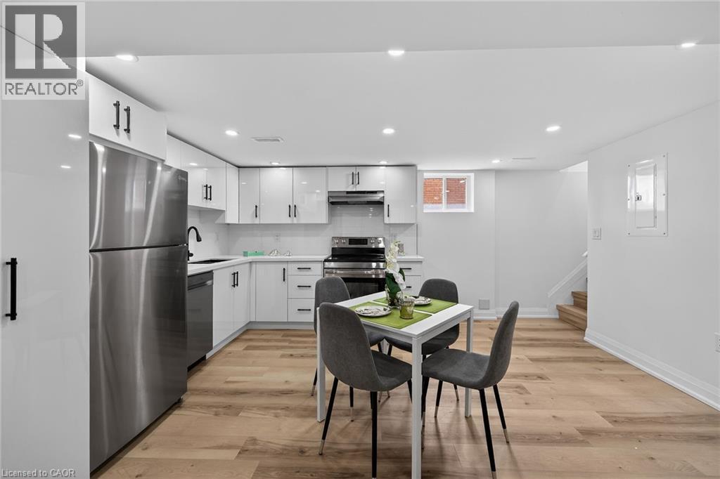 74 Victor Boulevard, Hamilton, ON - Indoor Photo Showing Other Room