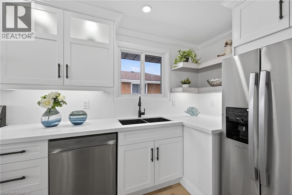 74 Victor Boulevard, Hamilton, ON - Indoor Photo Showing Kitchen With Double Sink With Upgraded Kitchen