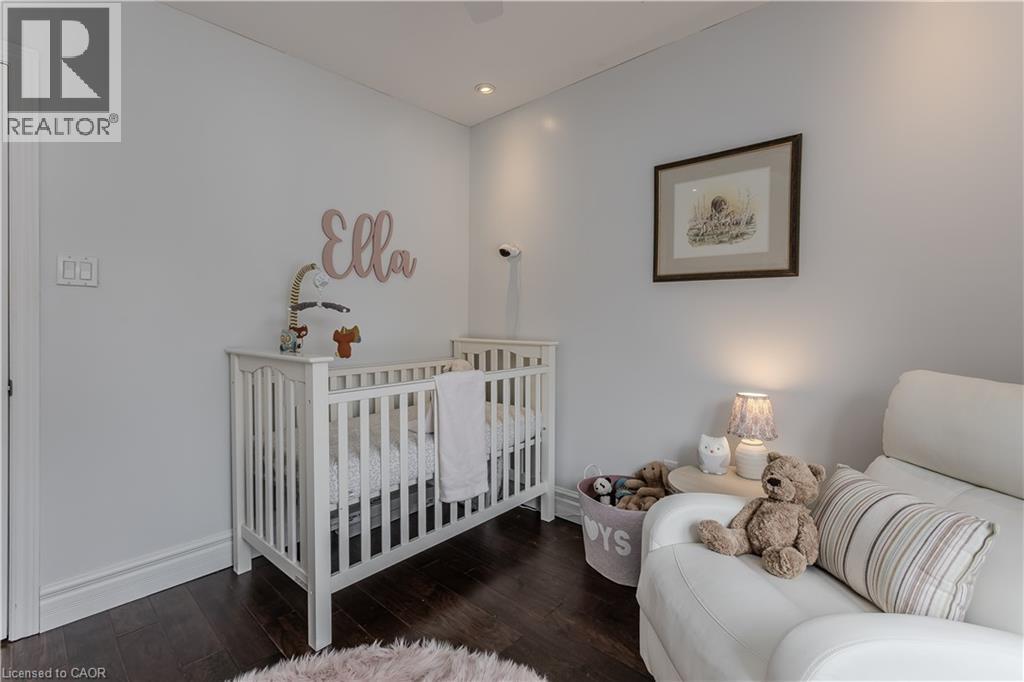 8 Mapleside Avenue, Hamilton, ON - Indoor Photo Showing Bedroom