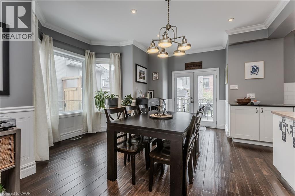 8 Mapleside Avenue, Hamilton, ON - Indoor Photo Showing Dining Room