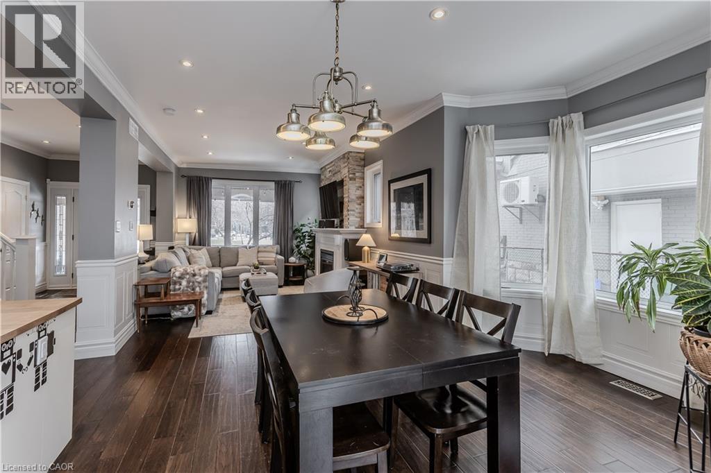 8 Mapleside Avenue, Hamilton, ON - Indoor Photo Showing Dining Room