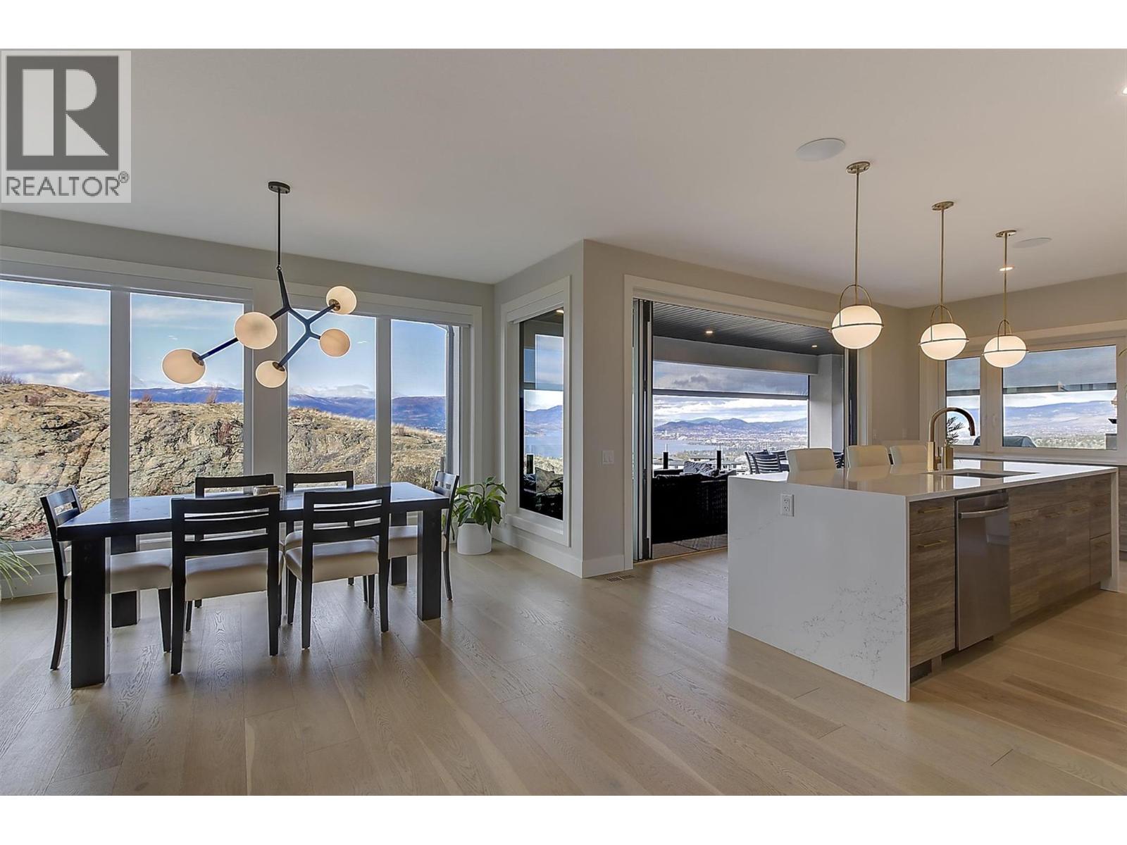 5442 Upper Mission Drive, Kelowna, BC - Indoor