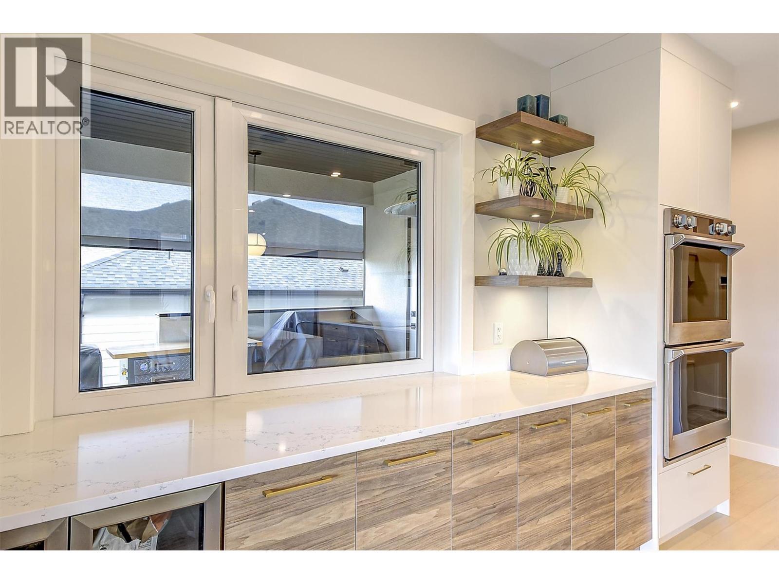 5442 Upper Mission Drive, Kelowna, BC - Indoor