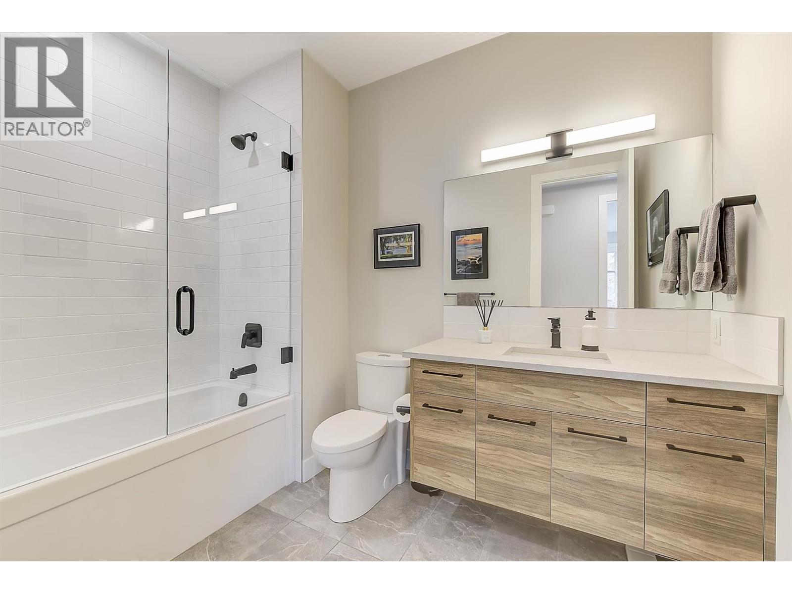 5442 Upper Mission Drive, Kelowna, BC - Indoor Photo Showing Bathroom