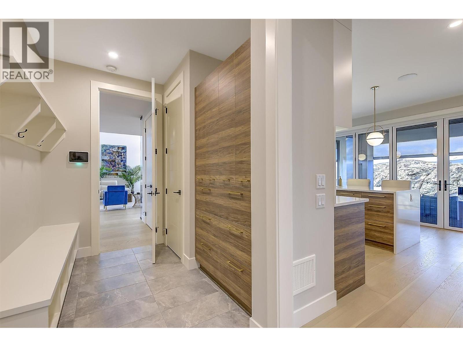 5442 Upper Mission Drive, Kelowna, BC - Indoor Photo Showing Other Room
