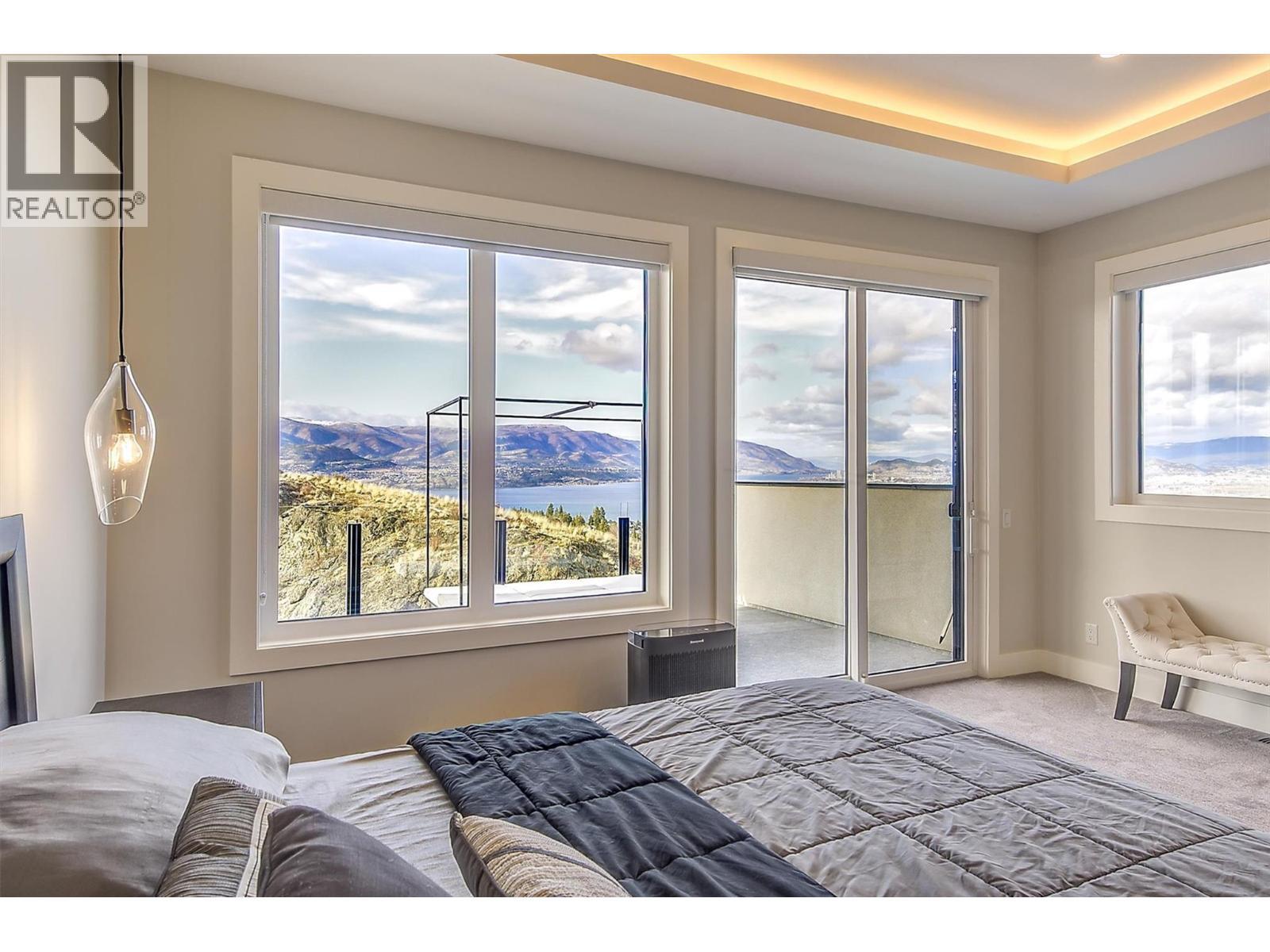 5442 Upper Mission Drive, Kelowna, BC - Indoor Photo Showing Bedroom