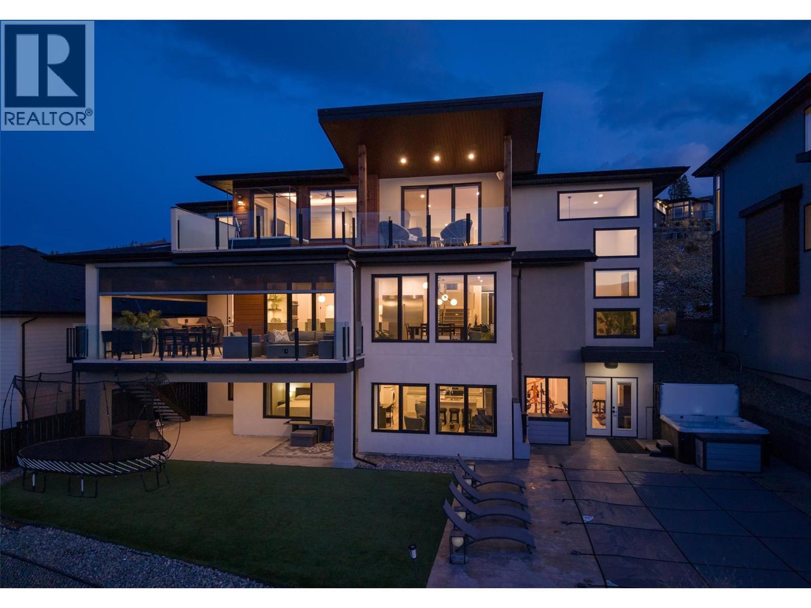 5442 Upper Mission Drive, Kelowna, BC - Outdoor With Facade