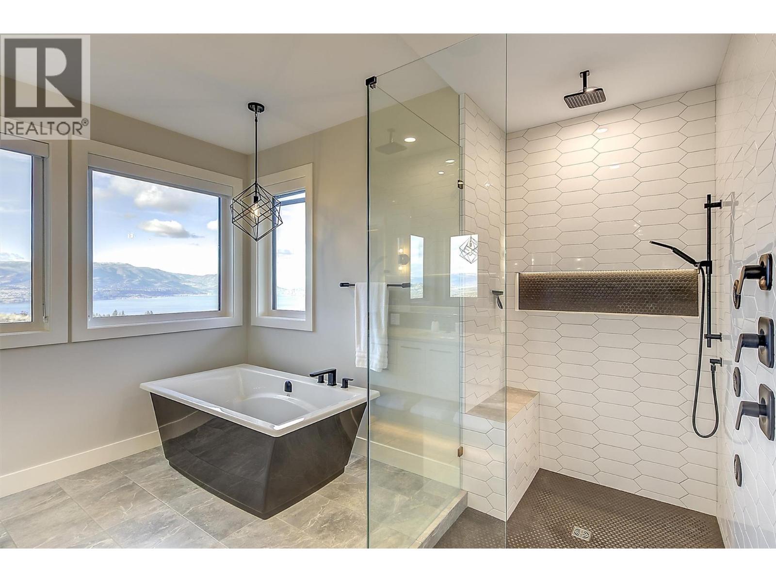 5442 Upper Mission Drive, Kelowna, BC - Indoor Photo Showing Bathroom