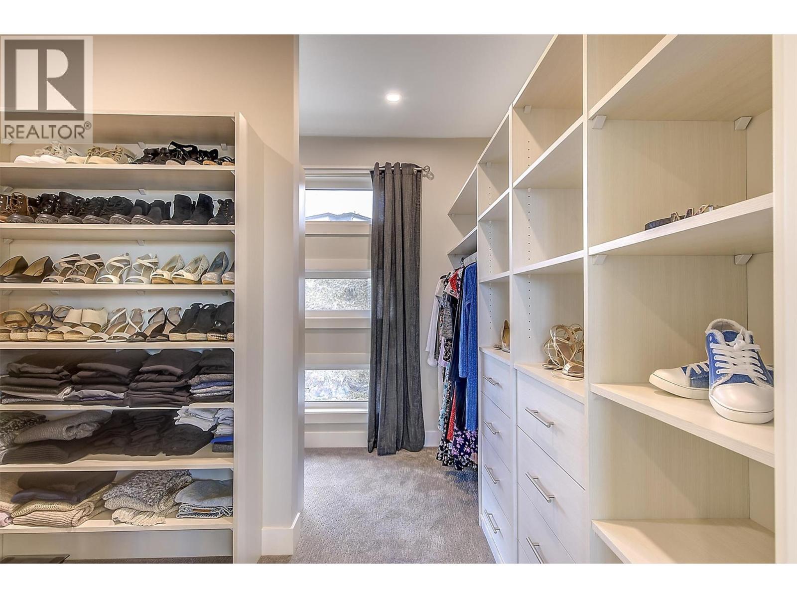 5442 Upper Mission Drive, Kelowna, BC - Indoor With Storage