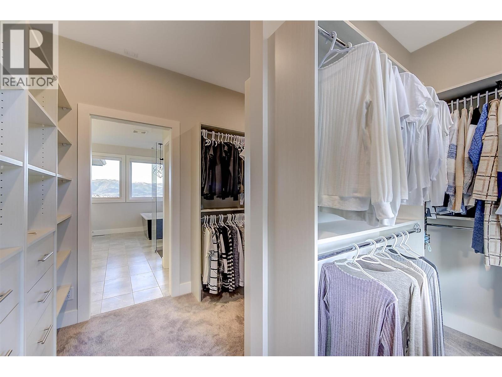 5442 Upper Mission Drive, Kelowna, BC - Indoor With Storage