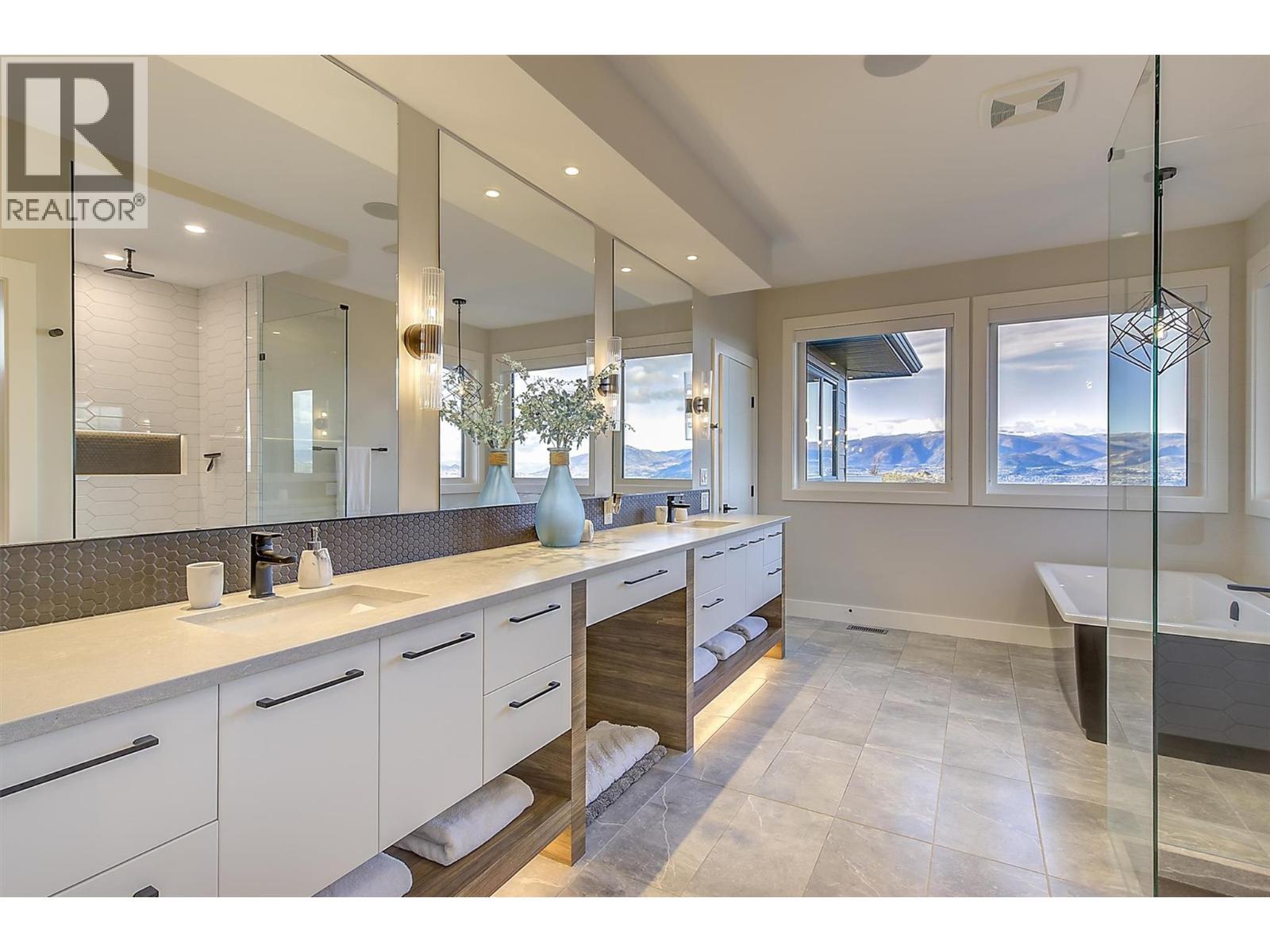 5442 Upper Mission Drive, Kelowna, BC - Indoor Photo Showing Bathroom