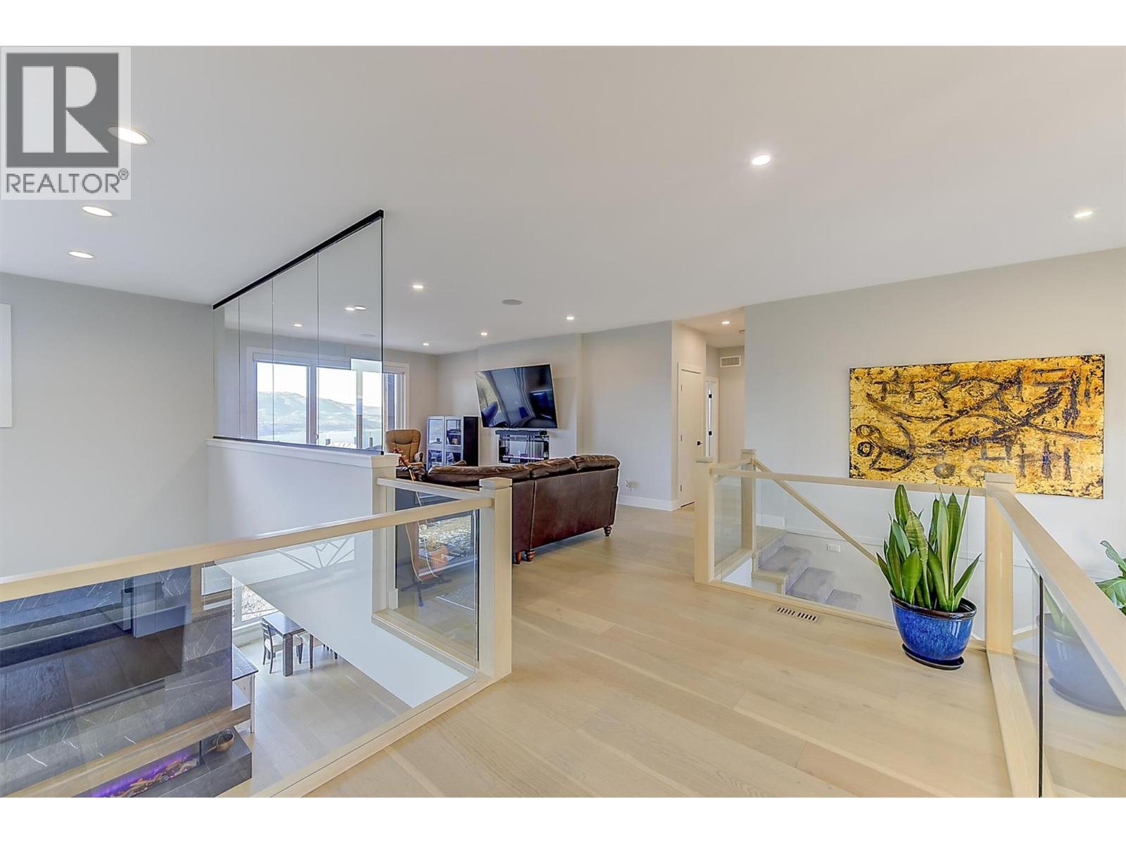 5442 Upper Mission Drive, Kelowna, BC - Indoor Photo Showing Other Room