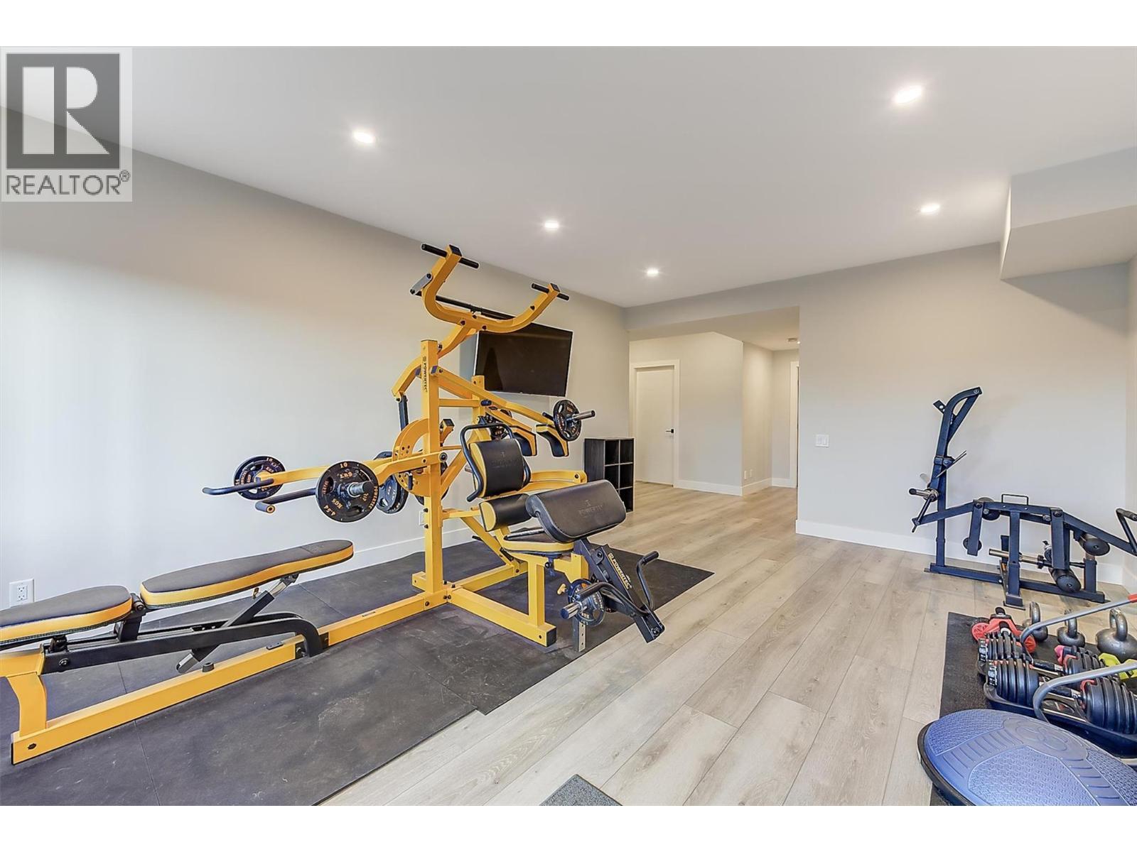 5442 Upper Mission Drive, Kelowna, BC - Indoor Photo Showing Gym Room