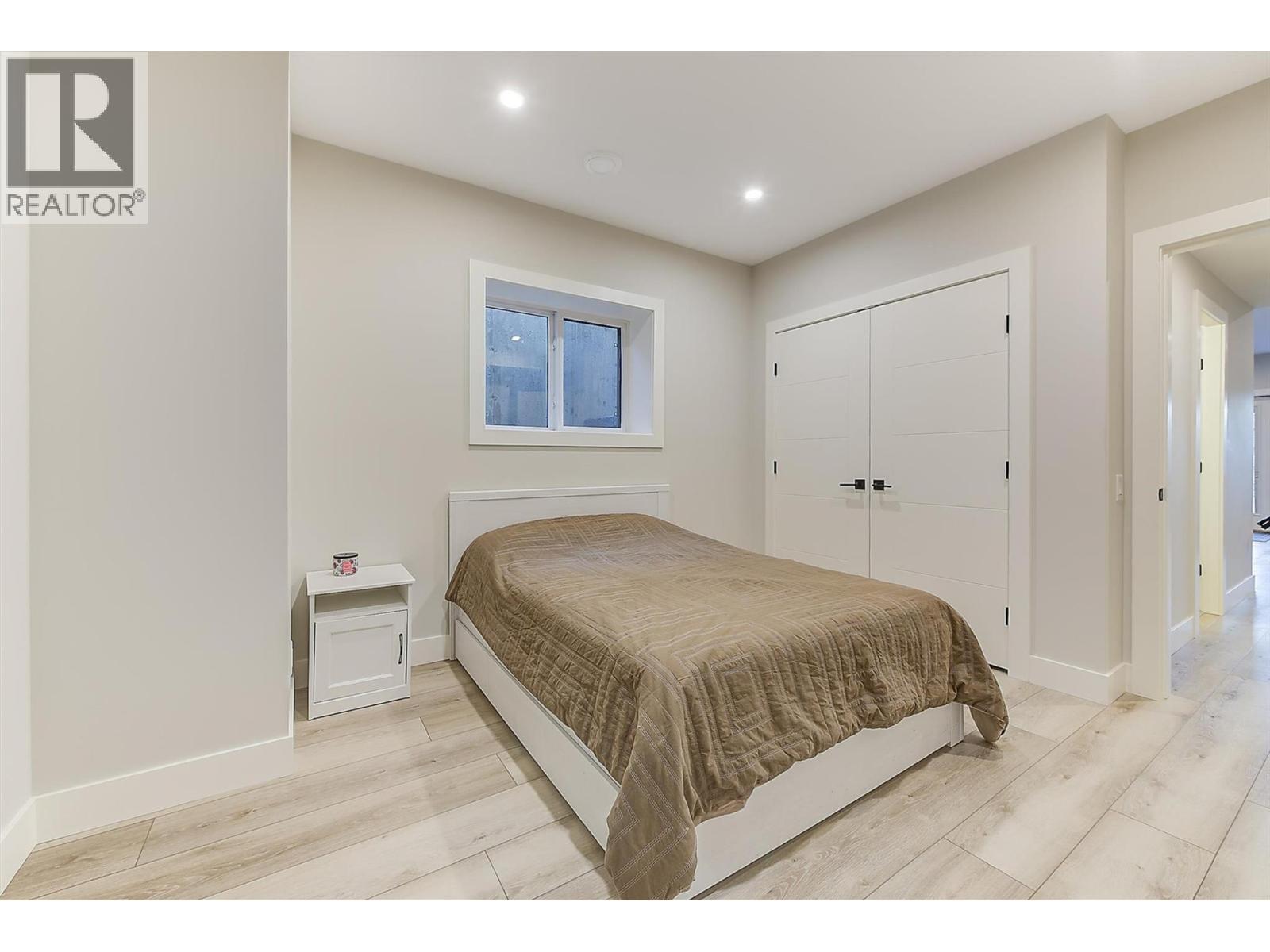 5442 Upper Mission Drive, Kelowna, BC - Indoor Photo Showing Bedroom
