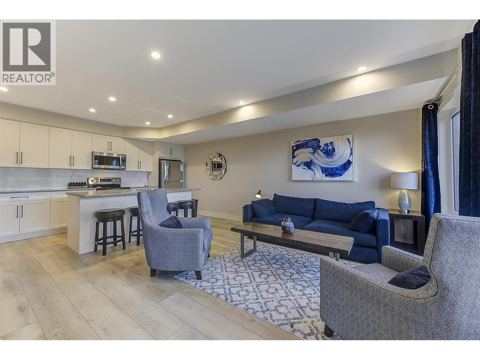 5442 Upper Mission Drive, Kelowna, BC - Indoor