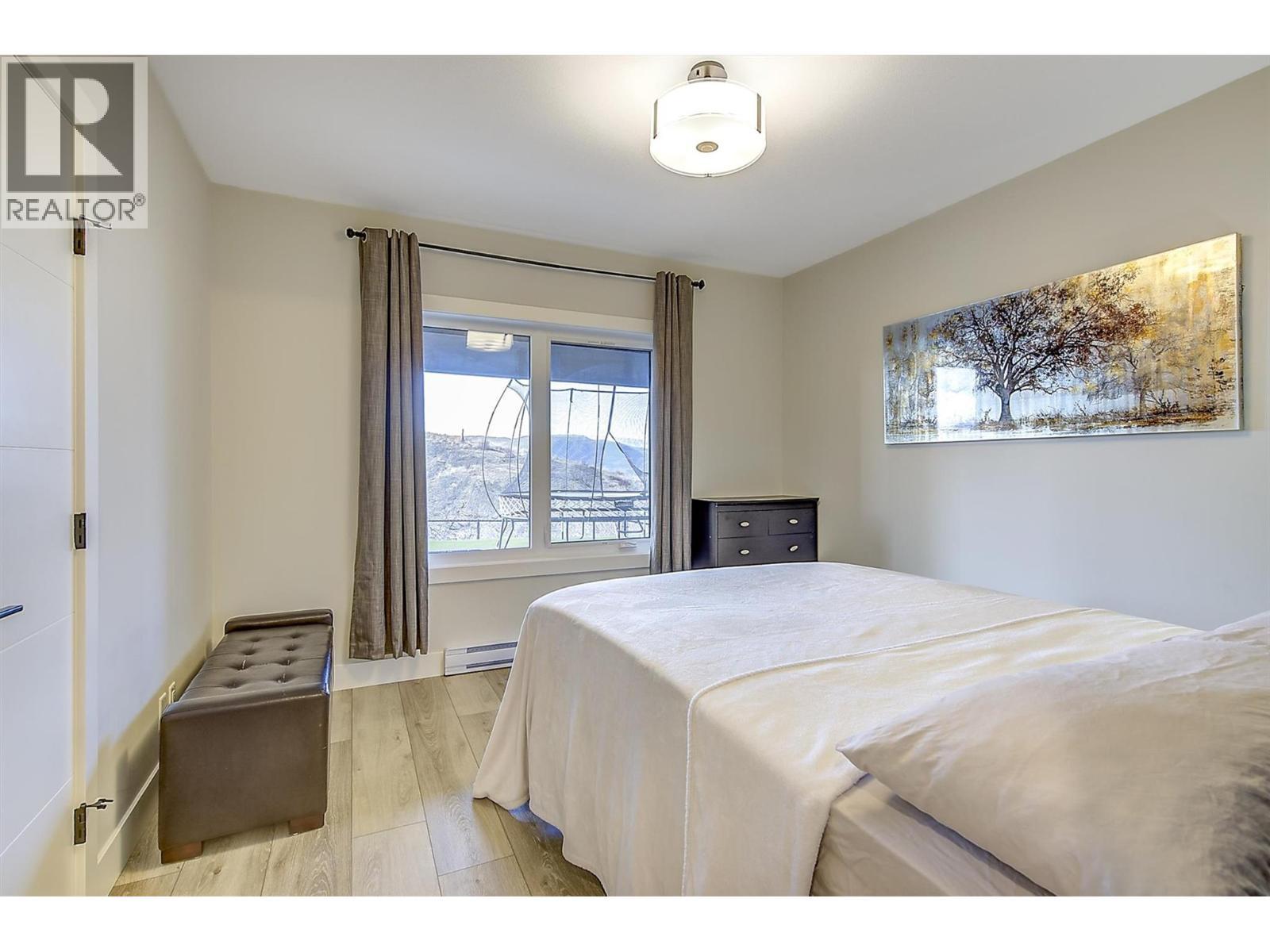 5442 Upper Mission Drive, Kelowna, BC - Indoor Photo Showing Bedroom