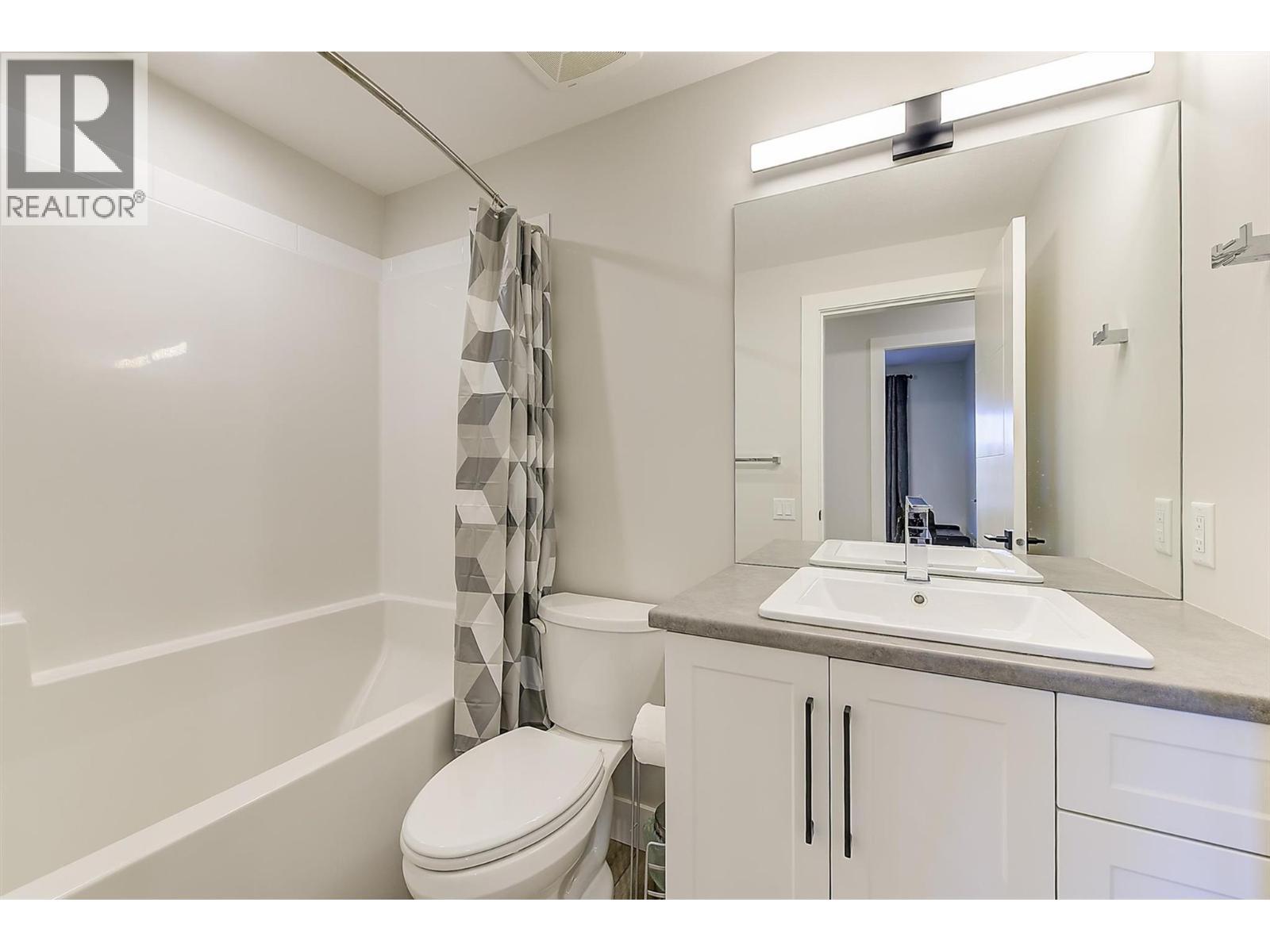 5442 Upper Mission Drive, Kelowna, BC - Indoor Photo Showing Bathroom