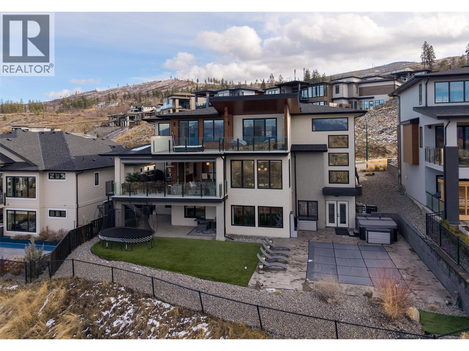 5442 Upper Mission Drive, Kelowna, BC - Outdoor With Facade