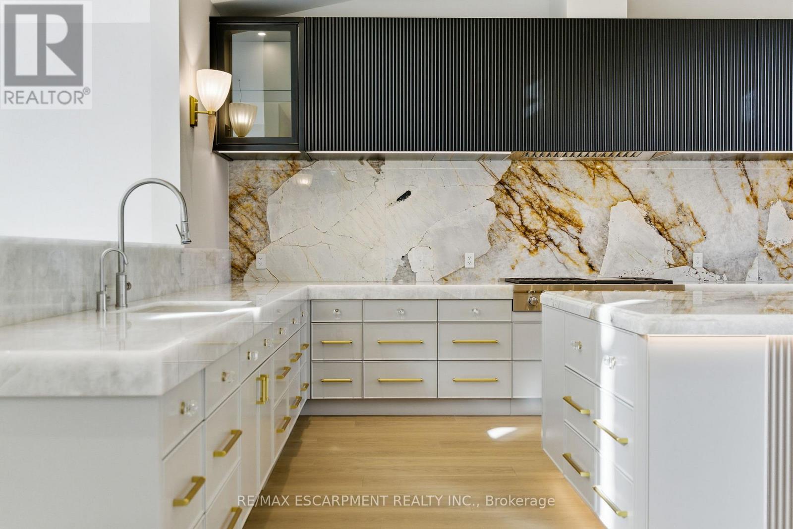 3320 Guelph Line, Burlington, ON - Indoor Photo Showing Kitchen