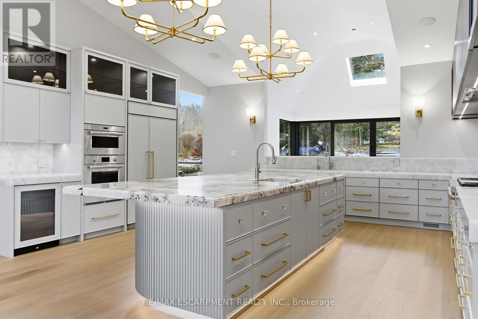 3320 Guelph Line, Burlington, ON - Indoor Photo Showing Kitchen With Upgraded Kitchen