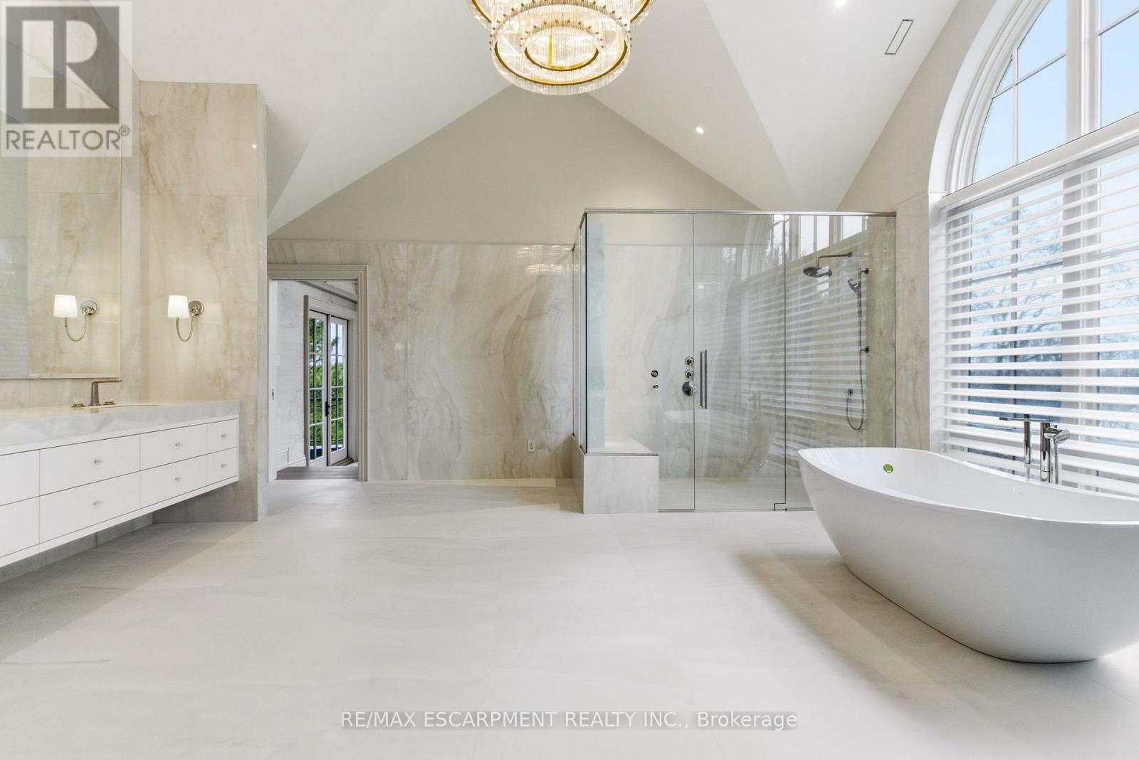 3320 Guelph Line, Burlington, ON - Indoor Photo Showing Bathroom