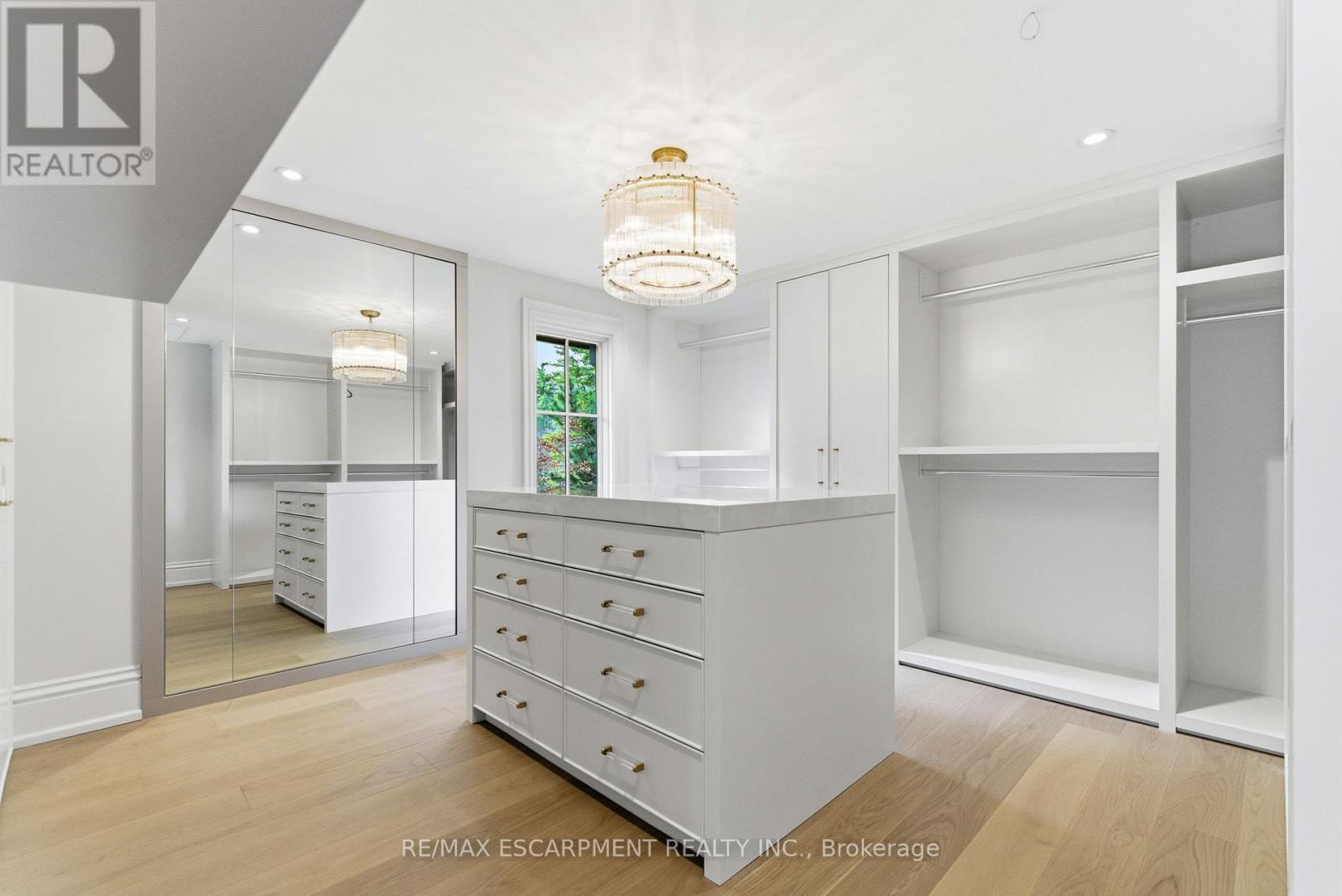 3320 Guelph Line, Burlington, ON - Indoor Photo Showing Other Room