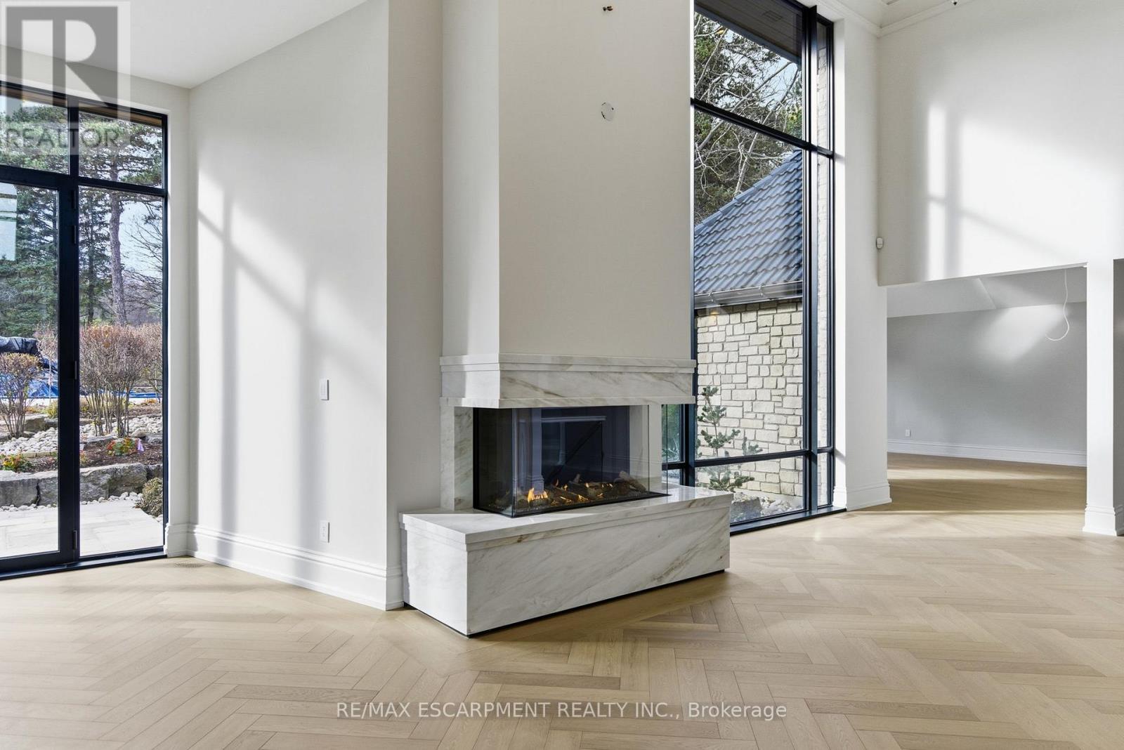 3320 Guelph Line, Burlington, ON - Indoor With Fireplace