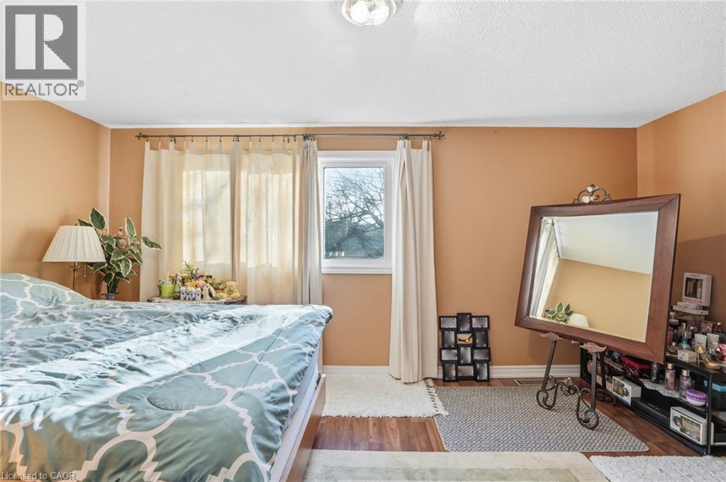 92 St. Andrews Drive, Hamilton, ON - Indoor Photo Showing Bedroom