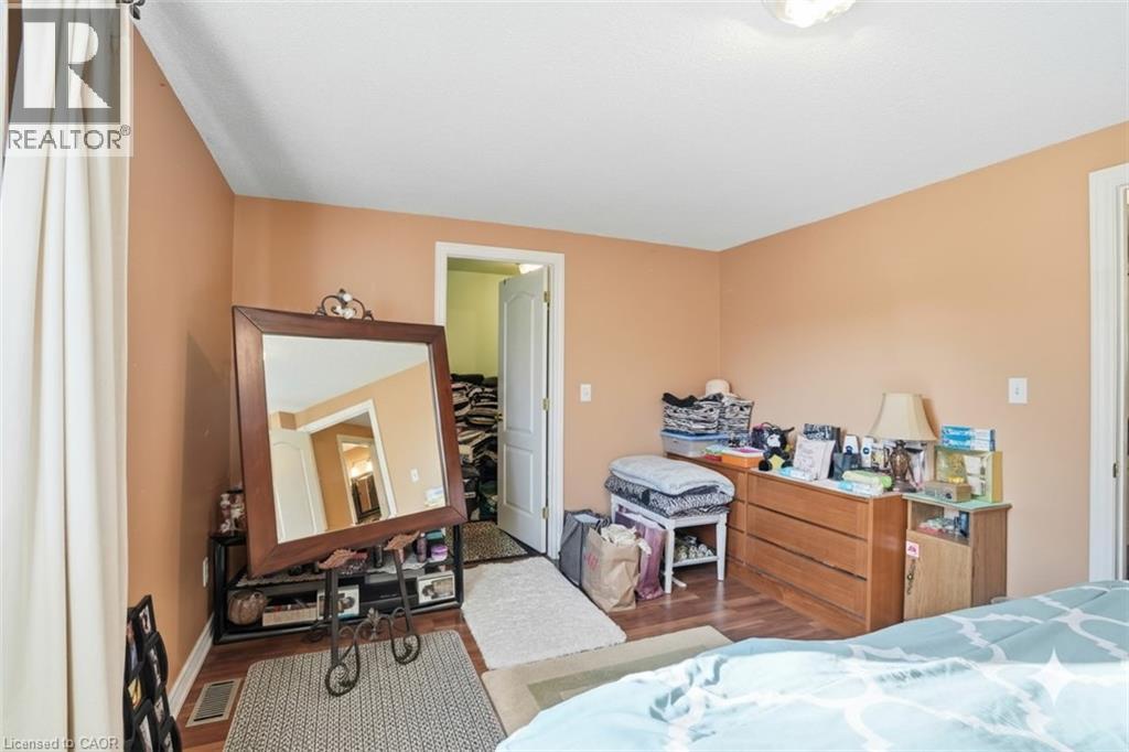 92 St. Andrews Drive, Hamilton, ON - Indoor Photo Showing Bedroom