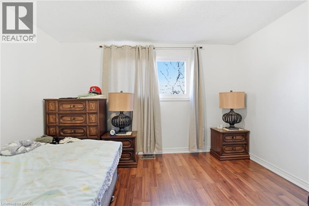 92 St. Andrews Drive, Hamilton, ON - Indoor Photo Showing Bedroom