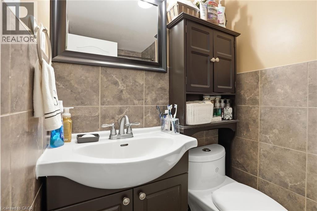 92 St. Andrews Drive, Hamilton, ON - Indoor Photo Showing Bathroom