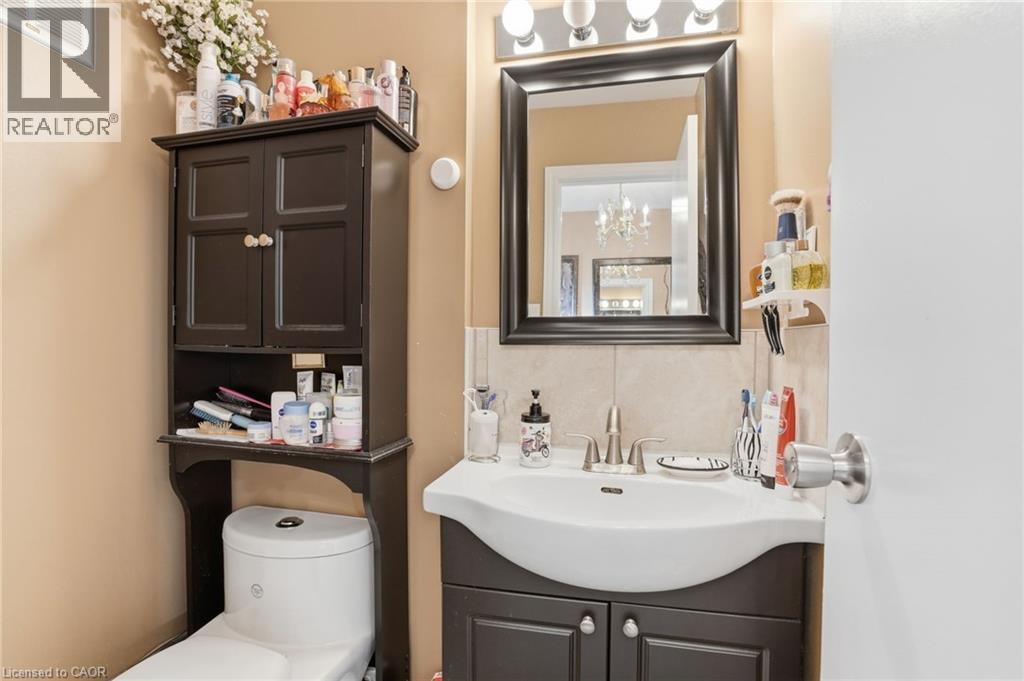 92 St. Andrews Drive, Hamilton, ON - Indoor Photo Showing Bathroom