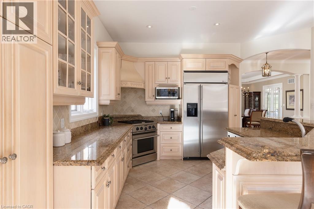 1285 Beaufort Drive, Burlington, ON - Indoor Photo Showing Kitchen With Upgraded Kitchen
