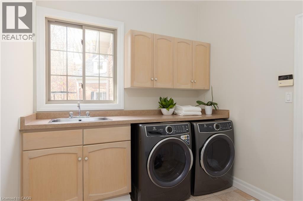 1285 Beaufort Drive, Burlington, ON - Indoor Photo Showing Laundry Room