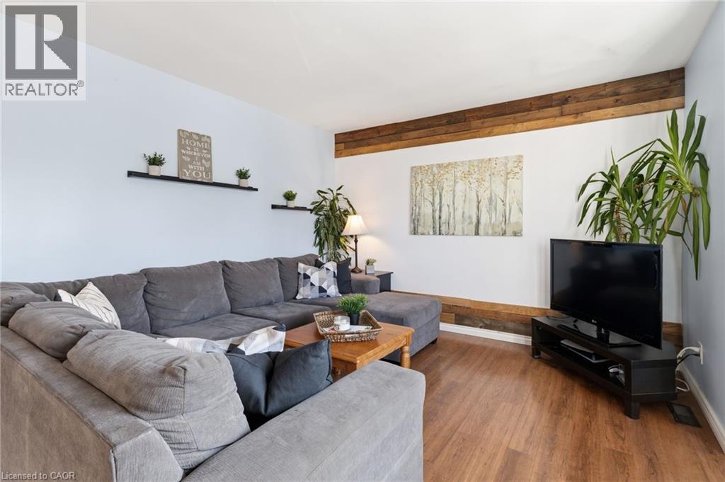 36 Blair Avenue, Hamilton, ON - Indoor Photo Showing Living Room