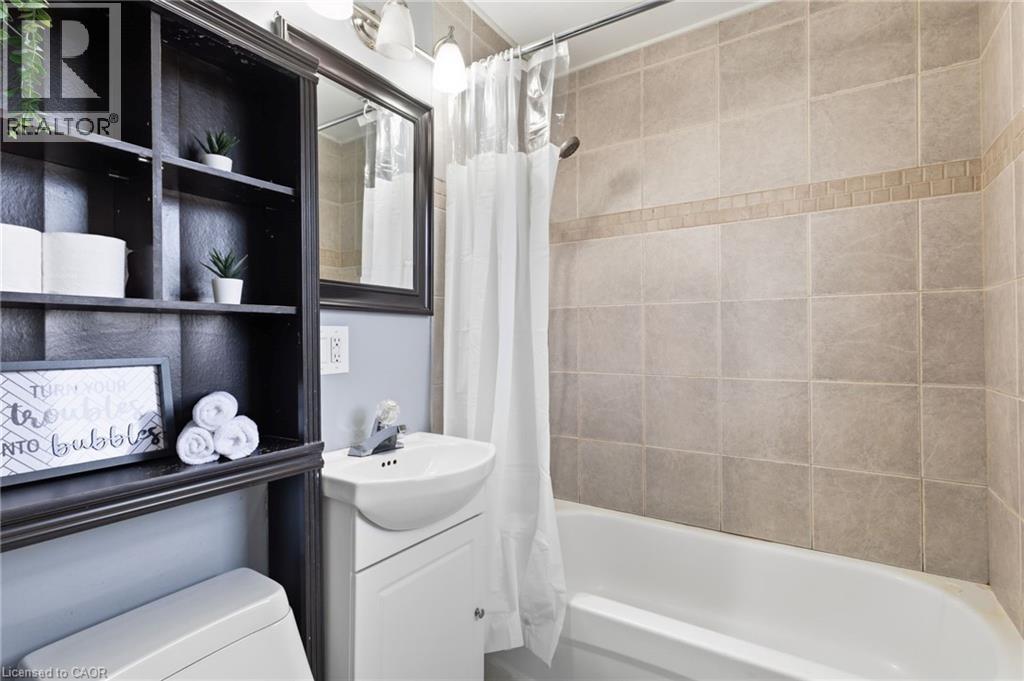 36 Blair Avenue, Hamilton, ON - Indoor Photo Showing Bathroom