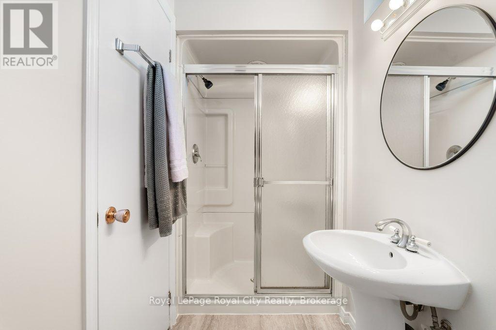 5749 Second Line E, Guelph/Eramosa, ON - Indoor Photo Showing Bathroom